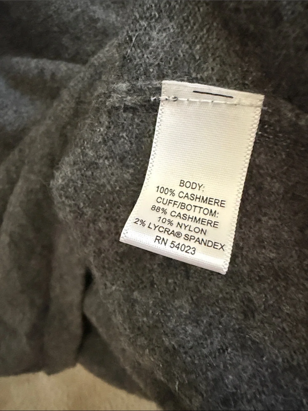 Banana Republic Men's Charcoal Gray V-Neck Sweater 100% cashmere Size Small
